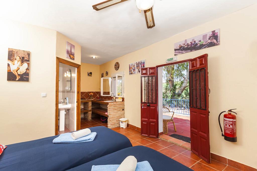 Dos Alamos Bed & Breakfast Alora